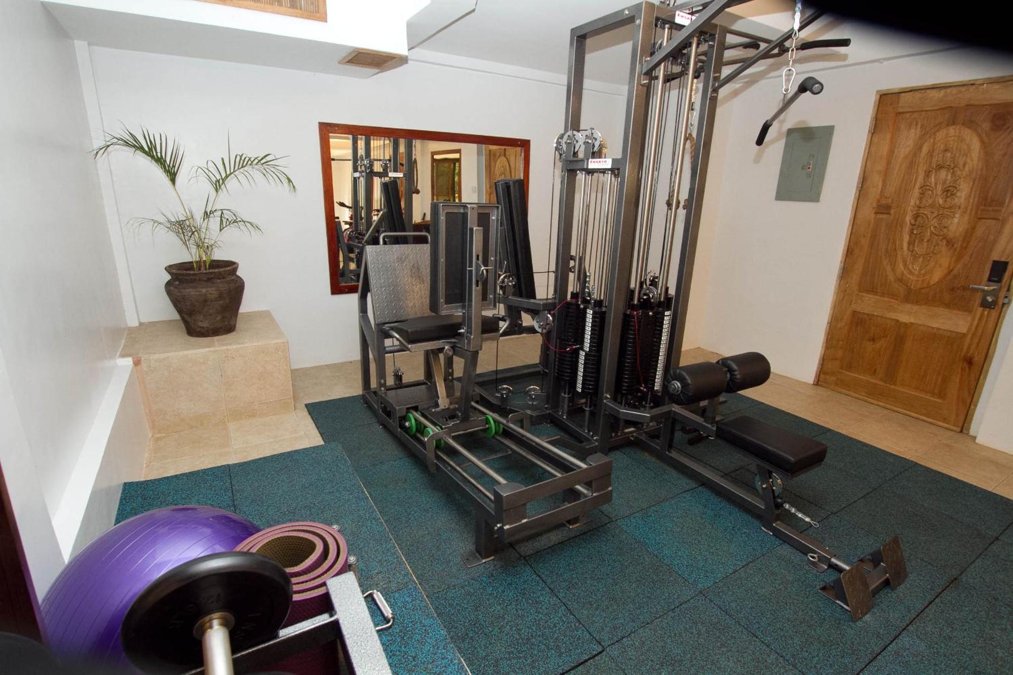 Ambassador In Paradise Balabag  Ngoại thất bức ảnh A typical home gym