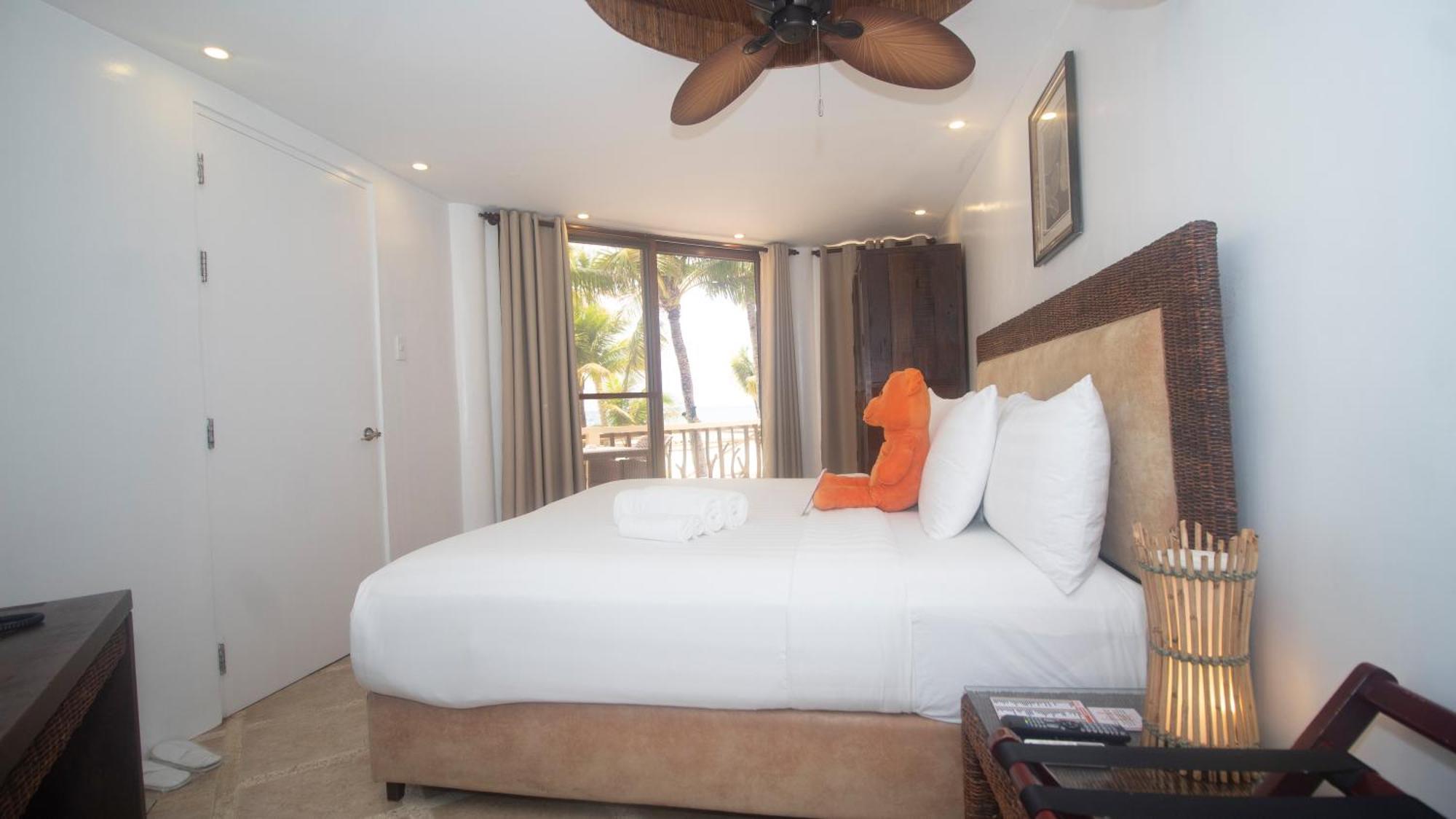 Ambassador In Paradise Balabag  Ngoại thất bức ảnh A bedroom at the Hilton San Diego Bayfront