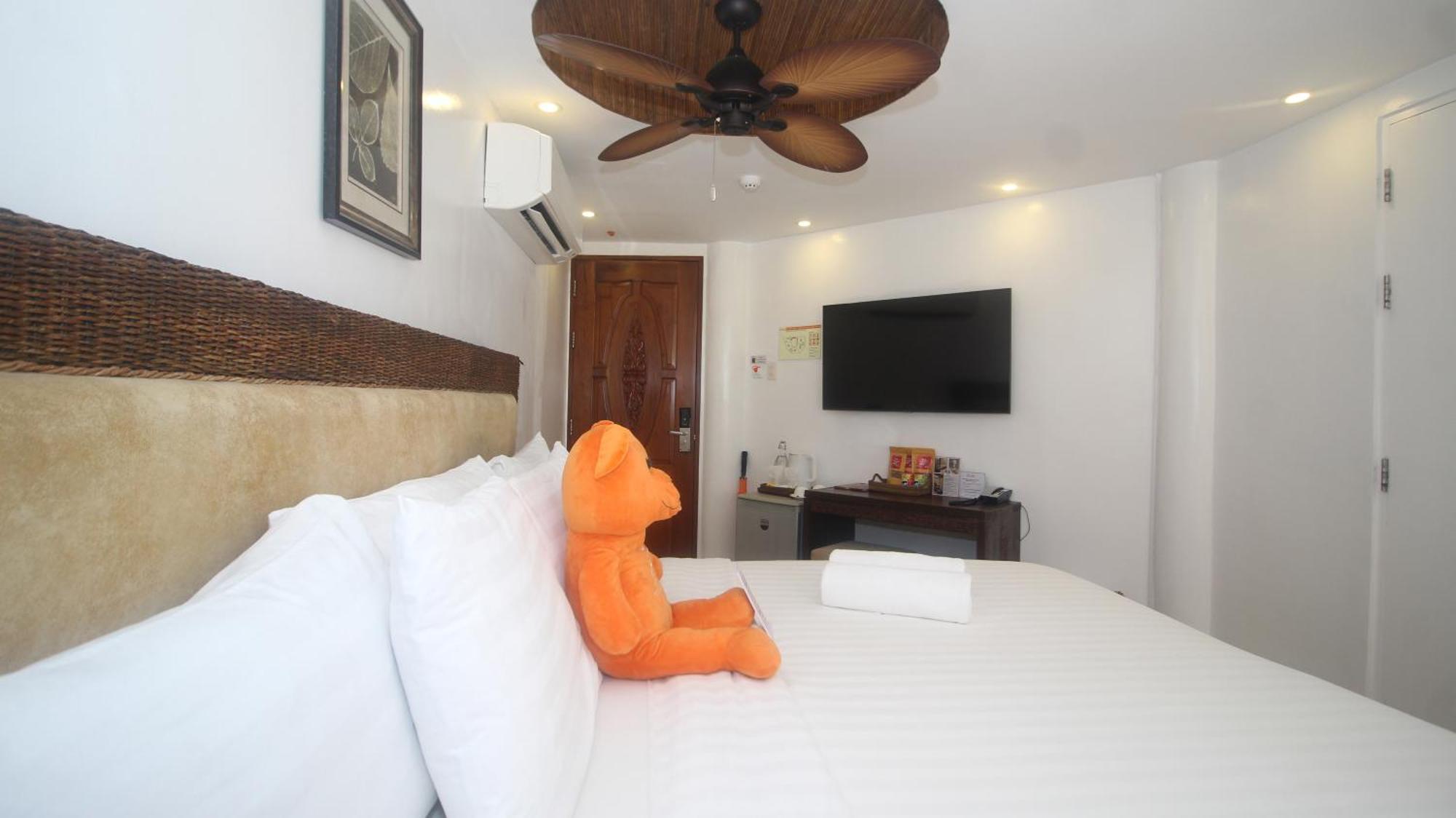 Ambassador In Paradise Balabag  Ngoại thất bức ảnh Deluxe Room