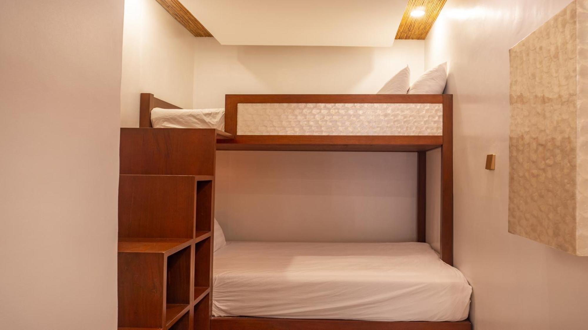 Ambassador In Paradise Balabag  Ngoại thất bức ảnh A bunk bed