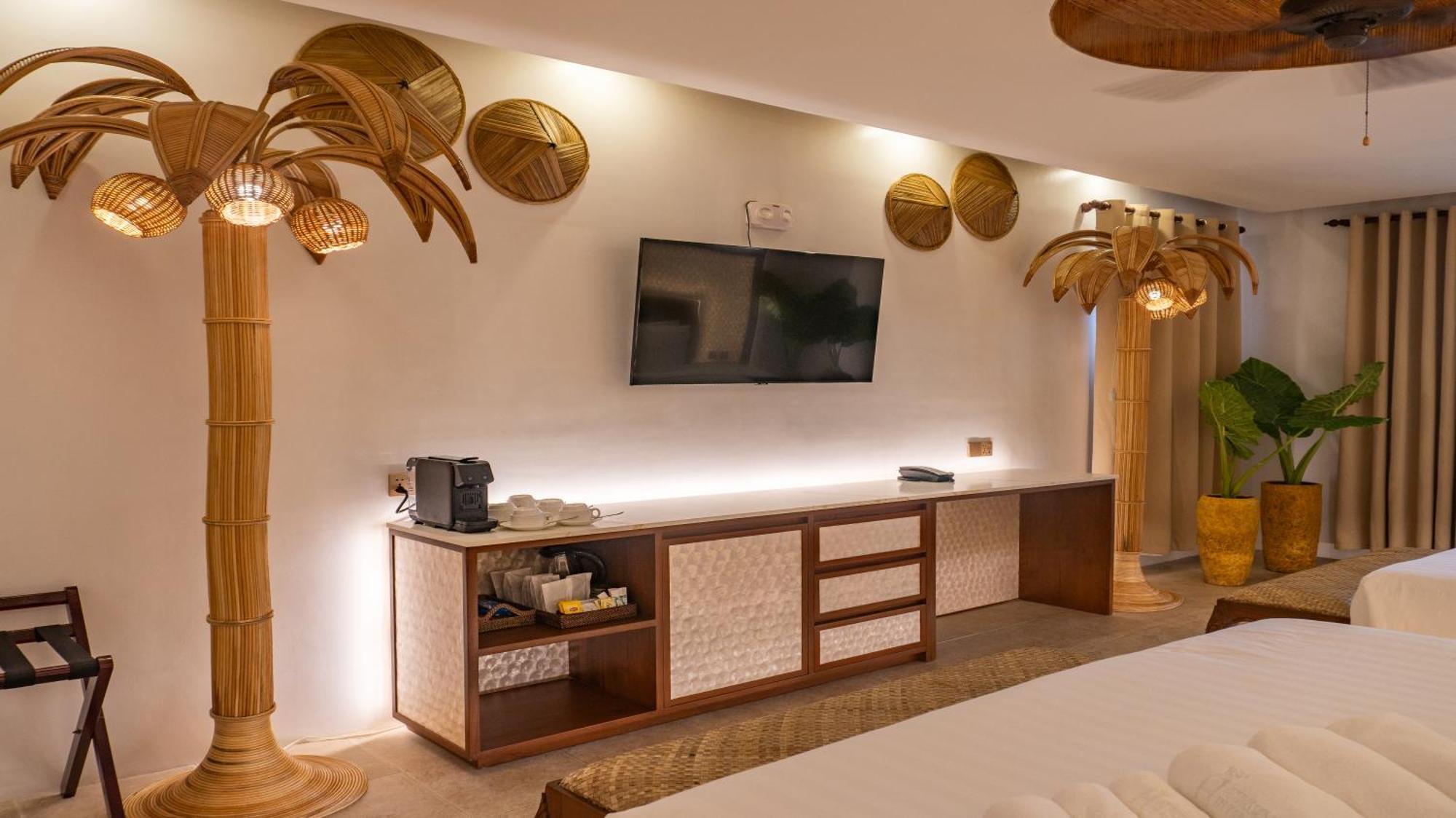 Ambassador In Paradise Balabag  Ngoại thất bức ảnh A room at the resort